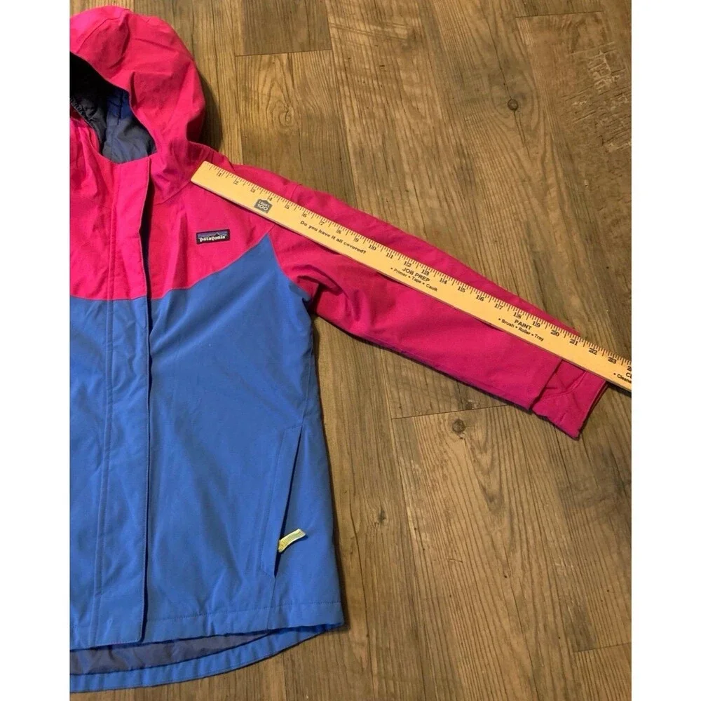 Patagonia Girls Pink Blue Hooded Jacket Girls M (10) The Zipper Doesn’t Work